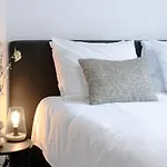 With Balcony And Full Kitchen Near Hotspot Апартаменты