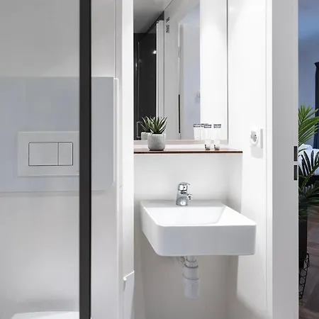 With Balcony And Full Kitchen Near Hotspot