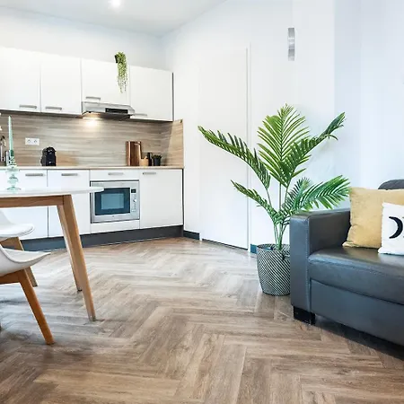 דירה With Balcony And Full Kitchen Near Hotspot *