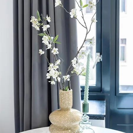 With Balcony And Full Kitchen Near Hotspot * טילבורג