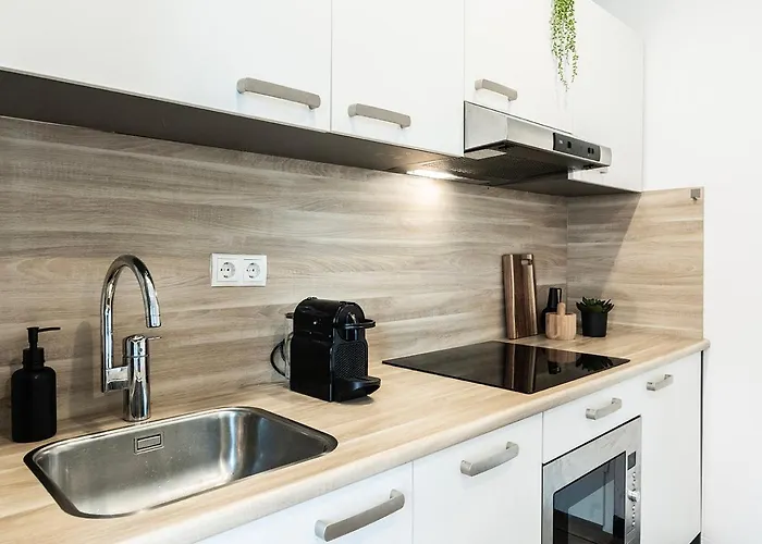 With Balcony And Full Kitchen Near Hotspot Appartement