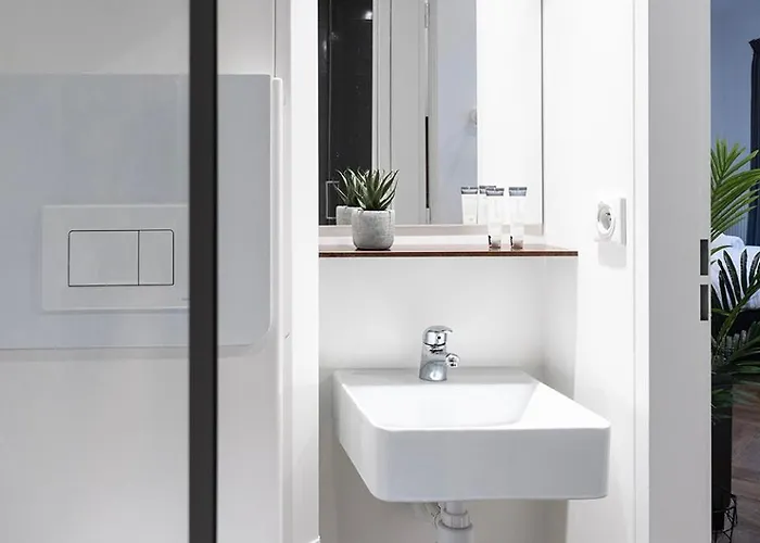 With Balcony And Full Kitchen Near Hotspot