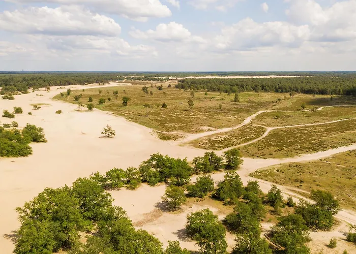 With Balcony And Full Kitchen Near Hotspot *