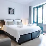 With Balcony And Full Kitchen Near Hotspot *