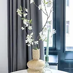With Balcony And Full Kitchen Near Hotspot * טילבורג